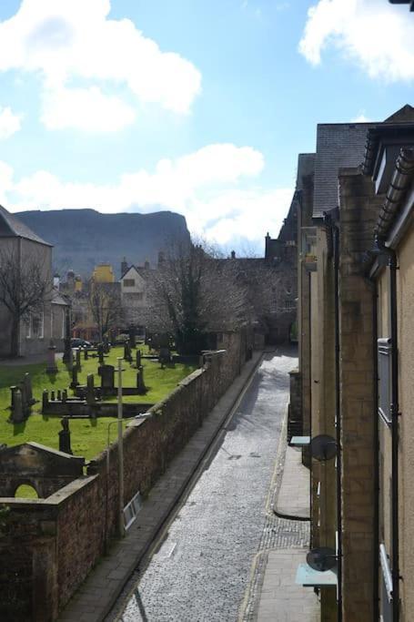 Next To The Palace And Royal Mile With Parking Эдинбург Экстерьер фото